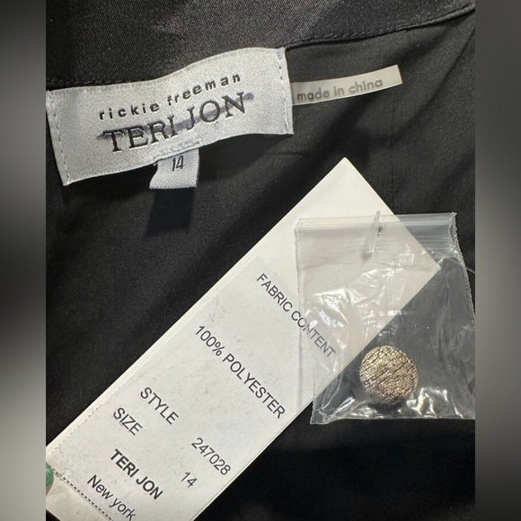 Teri Jon by Rickie Freeman Floral Metallic Jacquard Off-the-Shoulder Gown US 14 - Picture 8 of 8